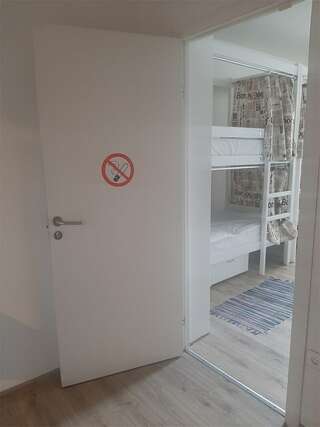 Гостиница Nice Hostel Paveletskaya Москва Кровать в 6 местном мужском номере №10 /6 beds man room (1bed)-1